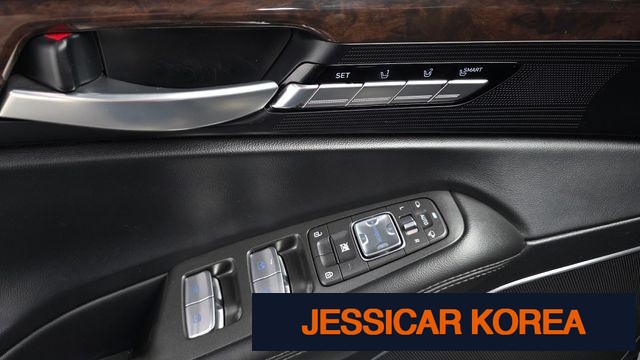2016 Genesis EQ900 - Thumbnail 2