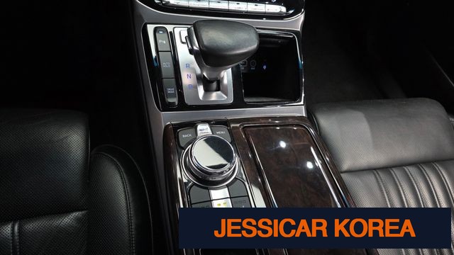2016 Genesis EQ900 - Thumbnail 10
