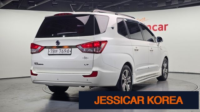 2015 KG Mobility Korando Turismo - Thumbnail 3