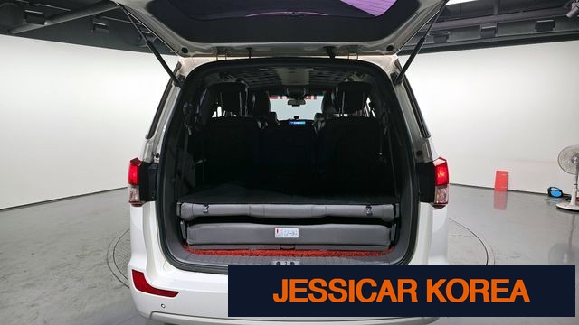2015 KG Mobility Korando Turismo - Thumbnail 6