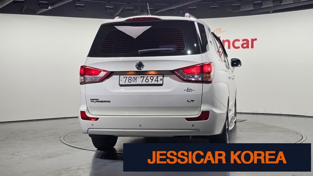 2015 KG Mobility Korando Turismo - Thumbnail 10