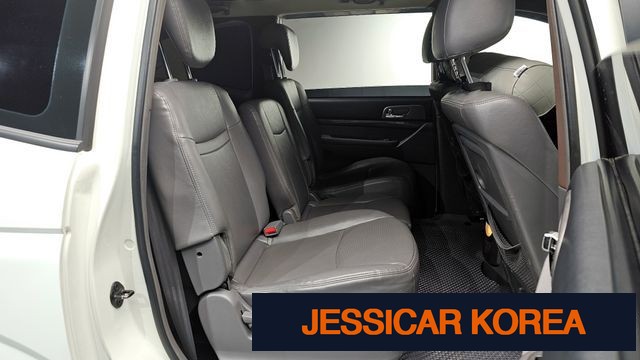2015 KG Mobility Korando Turismo - Thumbnail 13