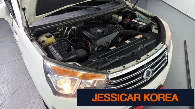 2015 KG Mobility Korando Turismo - Thumbnail 15