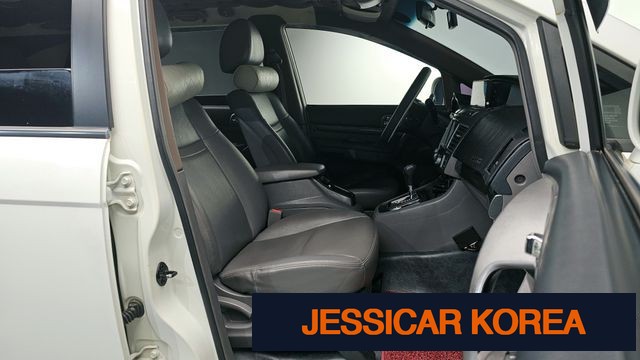 2015 KG Mobility Korando Turismo - Thumbnail 19