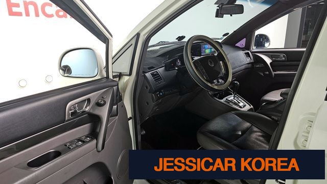 2015 KG Mobility Korando Turismo - Thumbnail 20