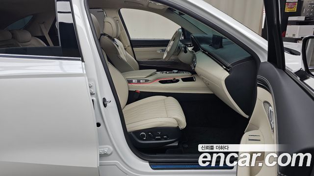 2024 Genesis GV70 - Thumbnail 3