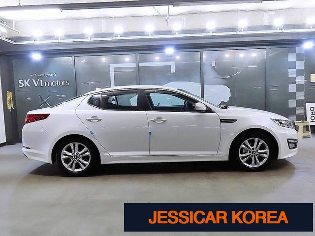 2011 Kia K5 - Thumbnail 2