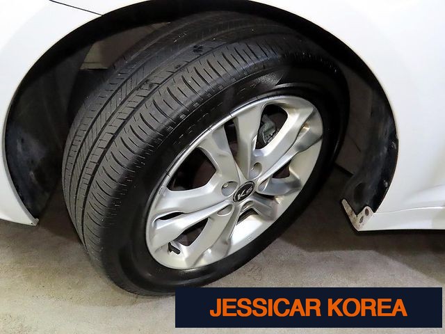 2011 Kia K5 - Thumbnail 10