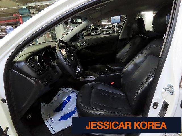 2011 Kia K5 - Thumbnail 11