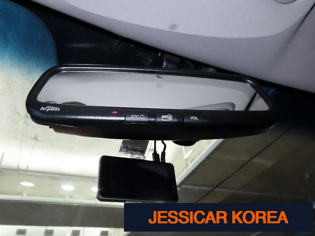 2011 Kia K5 - Thumbnail 19