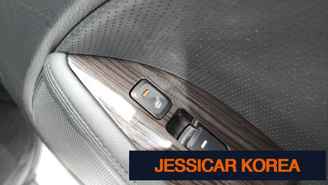 2011 Kia K5 - Thumbnail 3