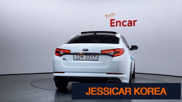 2011 Kia K5 - Thumbnail 10