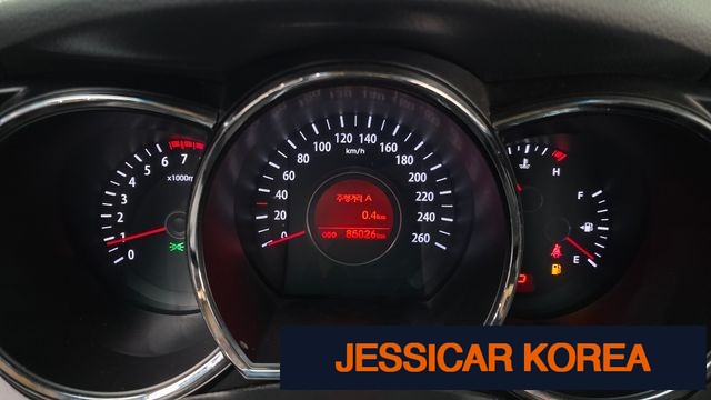 2011 Kia K5 - Thumbnail 4