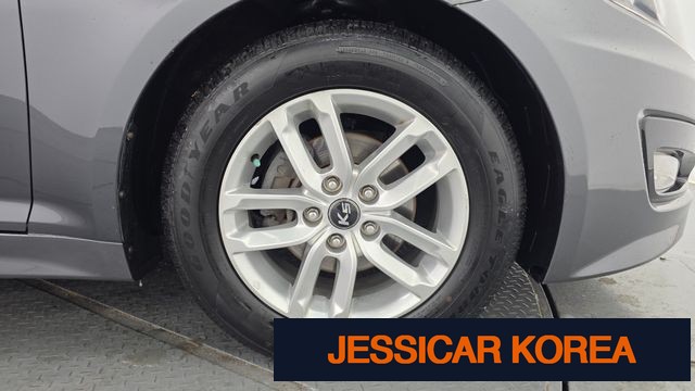 2011 Kia K5 - Thumbnail 10