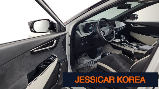 2022 Kia EV6 - Thumbnail 6