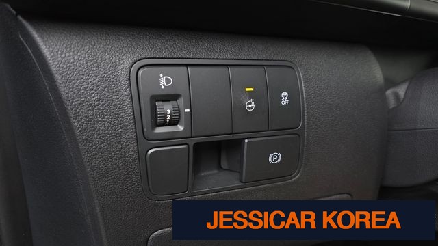 2025 Hyundai Staria - Thumbnail 18