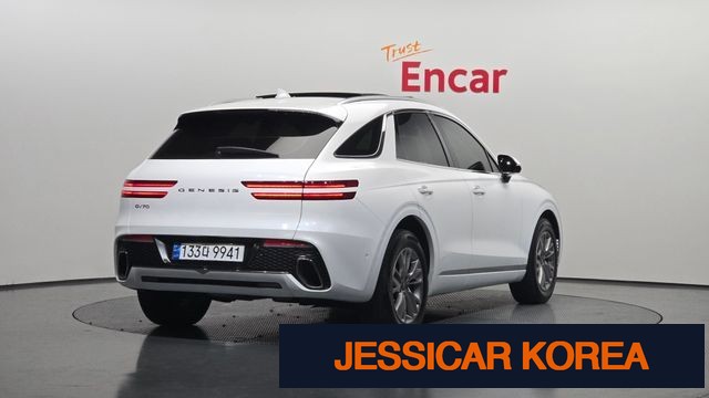 2023 Genesis GV70 - Thumbnail 15