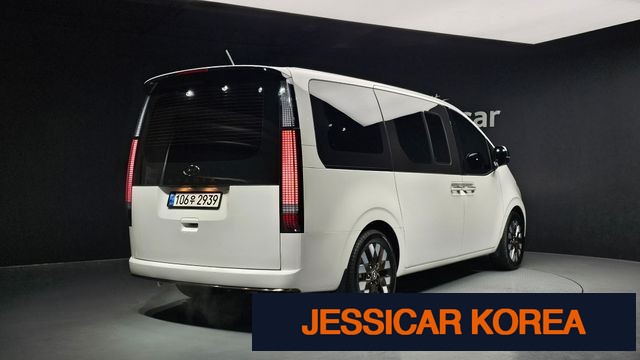 2022 Hyundai Staria - Thumbnail 2