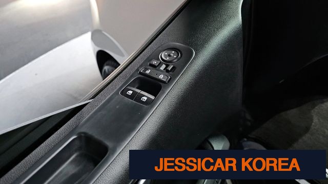 2022 Hyundai Staria - Thumbnail 4