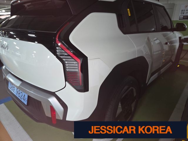 2027 Kia EV3 - Thumbnail 8