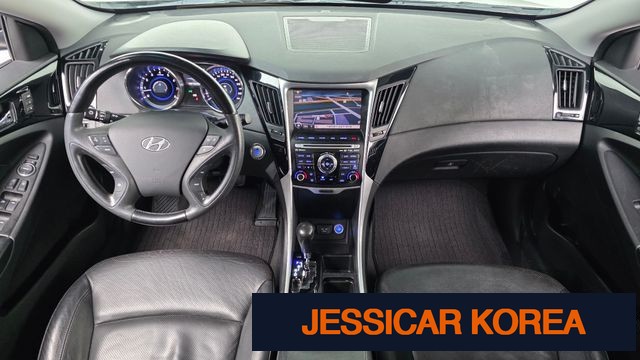 2010 Hyundai YF Sonata - Thumbnail 3