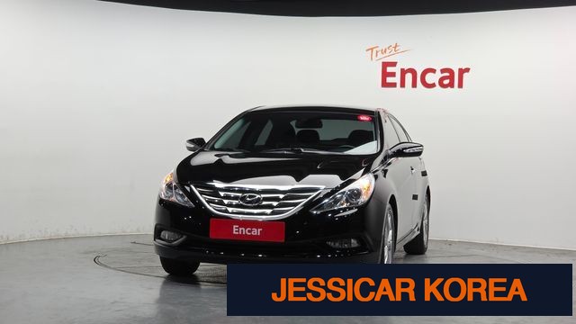 2010 Hyundai YF Sonata - Thumbnail 4