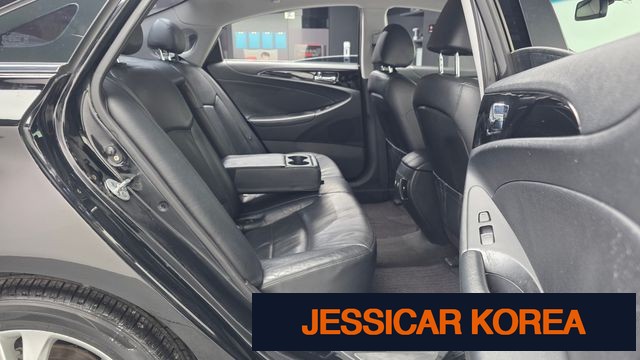 2010 Hyundai YF Sonata - Thumbnail 8