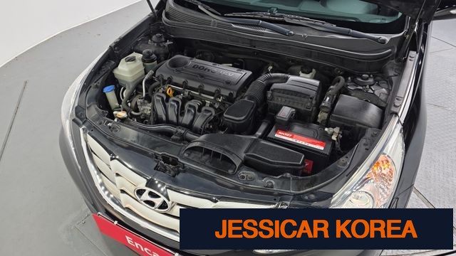2010 Hyundai YF Sonata - Thumbnail 9