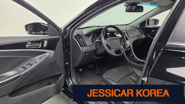 2010 Hyundai YF Sonata - Thumbnail 10