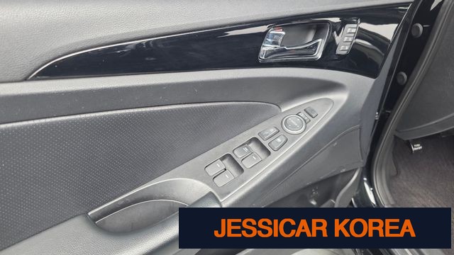 2010 Hyundai YF Sonata - Thumbnail 16