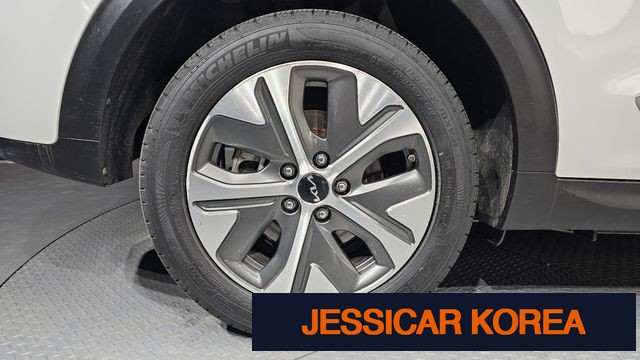 2022 Kia Niro EV - Thumbnail 16
