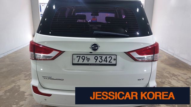 2014 KG Mobility Korando Turismo - Thumbnail 8