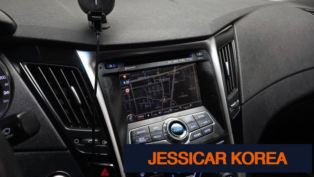 2010 Hyundai YF Sonata - Thumbnail 2