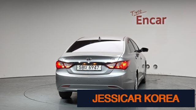 2010 Hyundai YF Sonata - Thumbnail 6