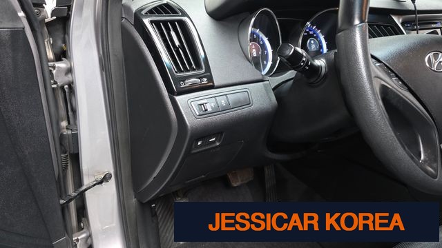 2010 Hyundai YF Sonata - Thumbnail 7