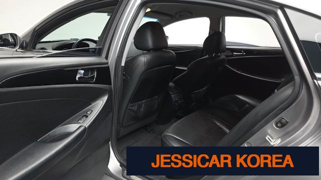 2010 Hyundai YF Sonata - Thumbnail 8