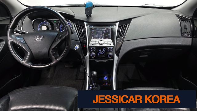 2010 Hyundai YF Sonata - Thumbnail 10
