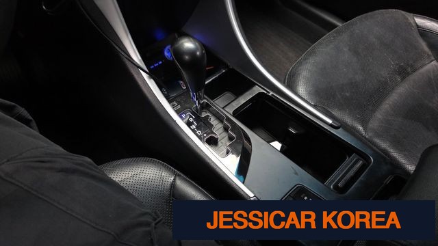 2010 Hyundai YF Sonata - Thumbnail 12