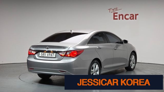 2010 Hyundai YF Sonata - Thumbnail 14