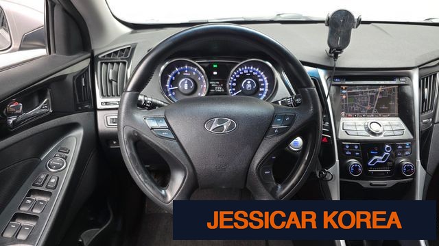 2010 Hyundai YF Sonata - Thumbnail 16