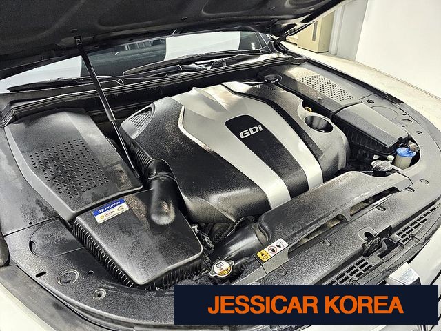 2013 Hyundai Genesis - Thumbnail 2