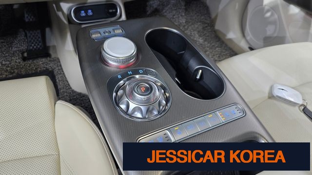 2022 Genesis GV60 - Thumbnail 9