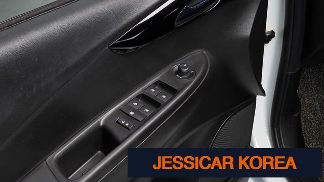 2017 Chevrolet The Next Spark - Thumbnail 2