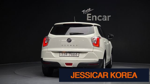 2016 KG Mobility Tivoli - Thumbnail 2