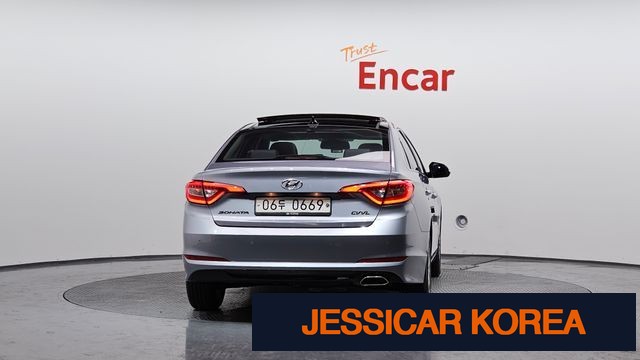 2016 Hyundai LF Sonata - Thumbnail 4