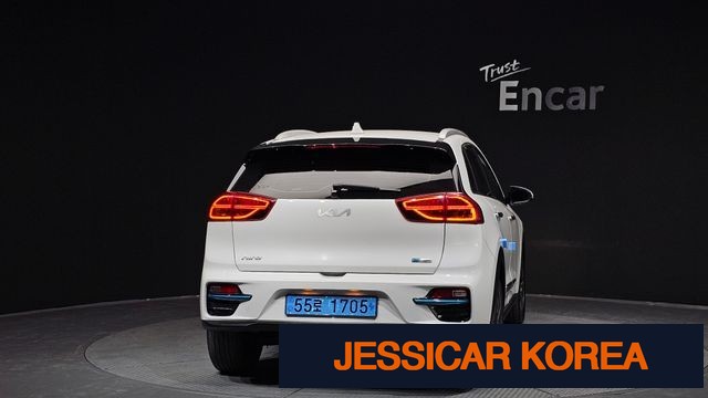 2022 Kia Niro EV - Thumbnail 2
