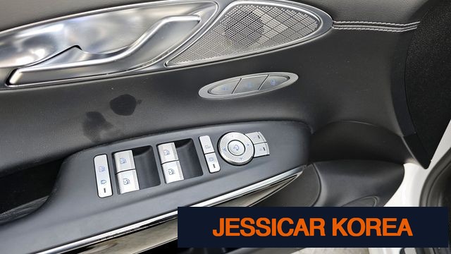 2021 Genesis GV70 - Thumbnail 12