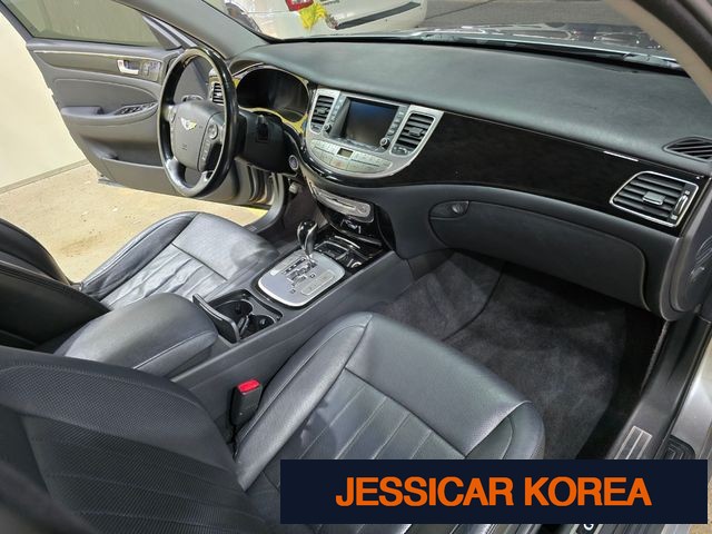 2012 Hyundai Genesis - Thumbnail 4