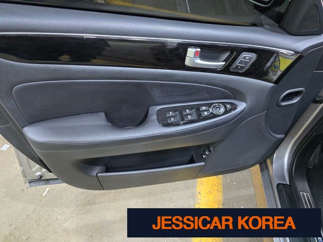 2012 Hyundai Genesis - Thumbnail 10