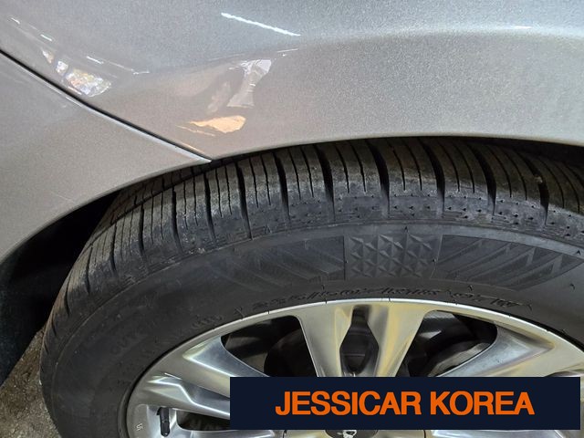 2012 Hyundai Genesis - Thumbnail 11